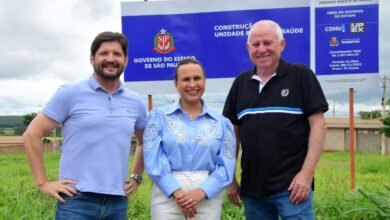 Paula Lemos, visitou o local onde será construída a Unidade Básica de Saúde (UBS) do bairro Vida Nova