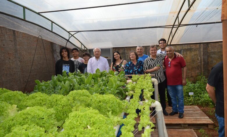Com apoio da prefeitura E.E. Dalva Lellis inaugura horta escolar