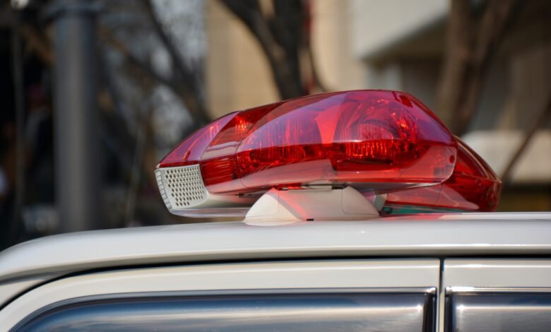 Homem morre após cair de telhado e ser agredido por vizinhos