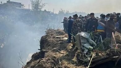 Avião cai no Nepal e mata 68 pessoas