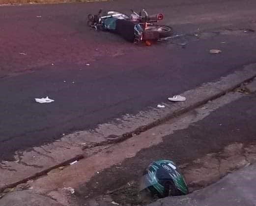 Acidente entre moto e ônibus deixa homem ferido