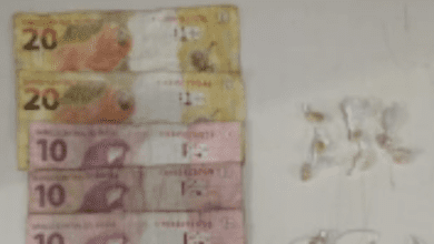 Homem tenta fugir ao avista a polícia, mas é detido por tráfico