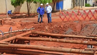 Rebaixamento do lençol freático e condições climáticas favoráveis melhoram o andamento das obras de macrodrenagem e prevenção de enchentes na Rua 20