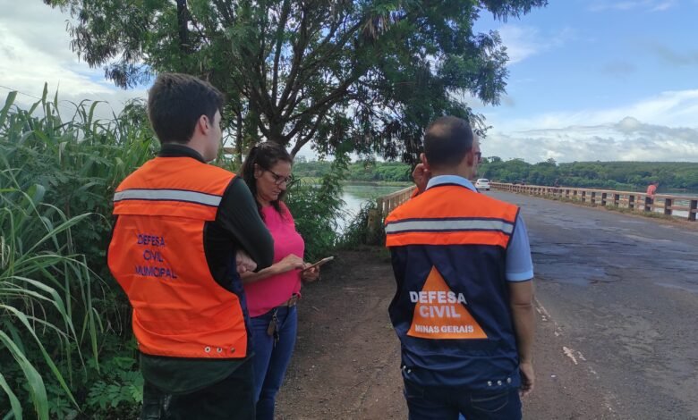 Defesa Civil de Frutal e Uberaba sobre a ponte "Gumercindo Penteado". Foram discutidos possíveis problemas, caso o DNIT interdite a ponte sobre o rio Grande. 