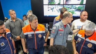 Quase mil pessoas ficam desalojadas após temporal no Litoral de SP