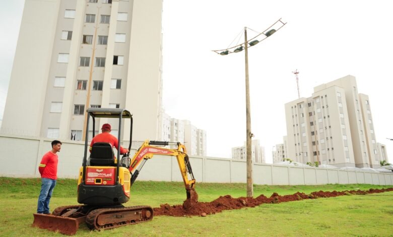 Parque Ecológico Enéas Carneiro recebe manutenção no sistema de iluminação
