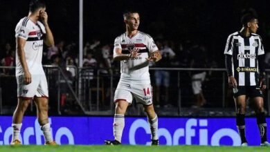 São Paulo vence o Santos com dois jogadores a mais