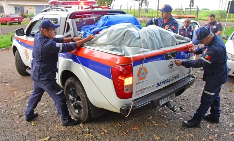 Defesa Civil de Barretos envia doações e bombeiros para ajudar as vítimas das chuvas no litoral norte