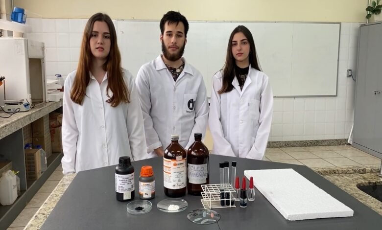 Alunos de escola técnica criam esmalte à base de isopor