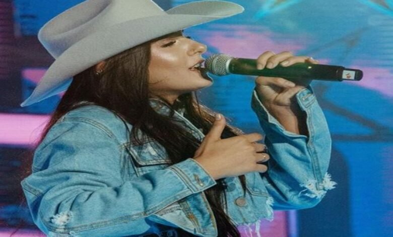 Cantora sertaneja Ana Castela se apresenta no CarnaOlímpia