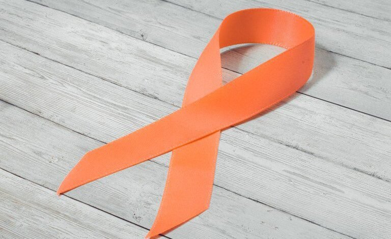 Fevereiro Laranja ressalta o alerta com a leucemia