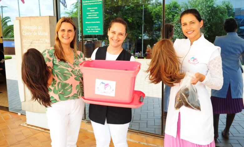 Fundo Social de Solidariedade entrega perucas para o Hospital de Amor