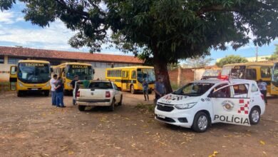 Furto de painéis em ônibus escolares paralisa serviço