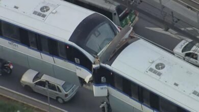 Linha 15-Prata do Metrô é paralisada após monotrilhos baterem