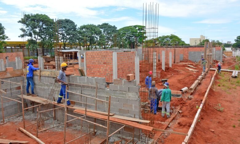 Obras do Novo "Postão" avançam e pavimento térreo começa a ser estruturado