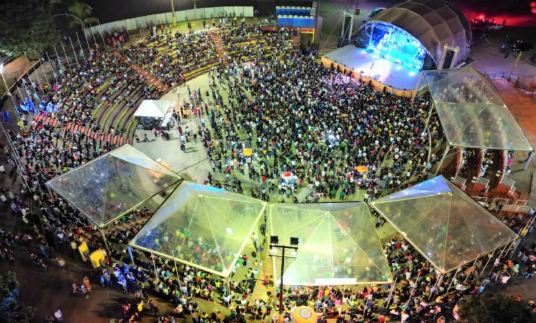 Show com o cantor Leonardo e missa festiva encerram comemorações do aniversário de Olímpia