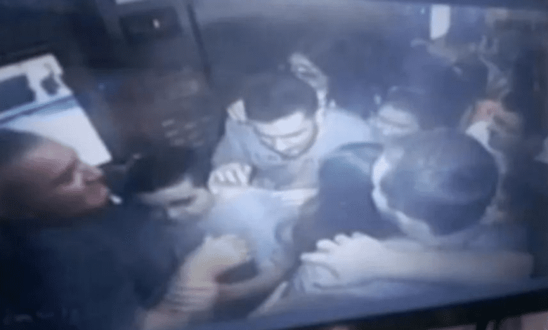 Vídeo - Elevador com 11 pessoas despenca e 3 ficam feridos