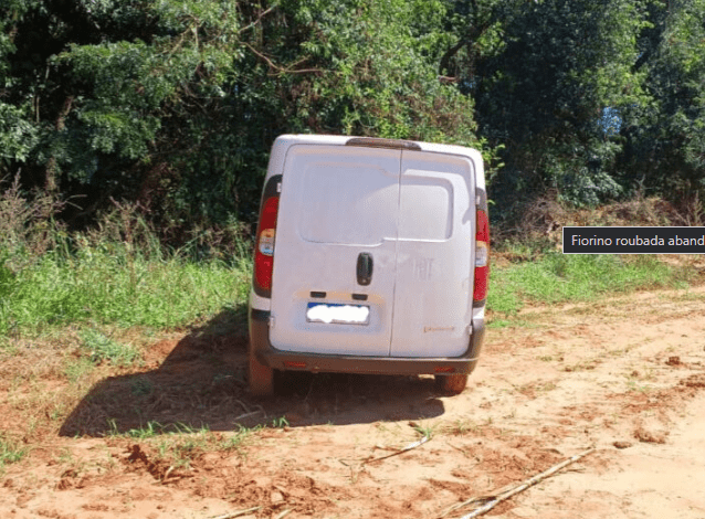 Veículo de entrega roubado é localizado em área rural