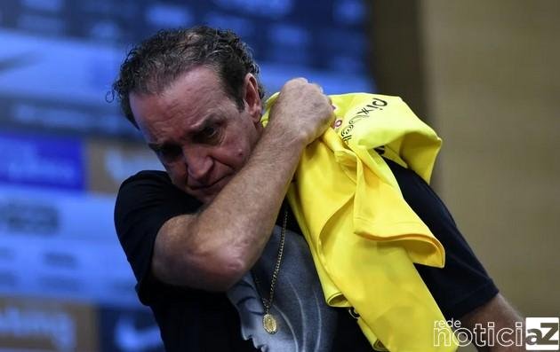 Corinthians se classifica nos pênaltis, mas perde o técnico Cuca que deixa o comando