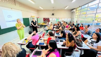 Professores recebem formação para uso do novo material didático da rede municipal