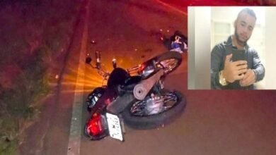 Motociclista morre após colidir veículo contra um animal