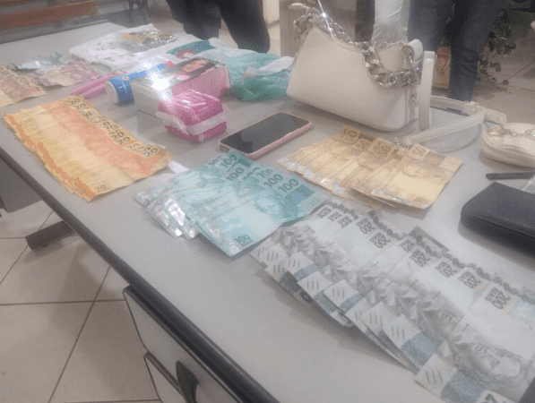 Mulher é detida por tentar passar cédulas falsas em comércios de Barretos