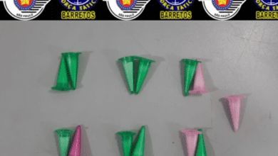 Polícia encontra cocaína escondida em buraco de esgoto após abordar jovem suspeito