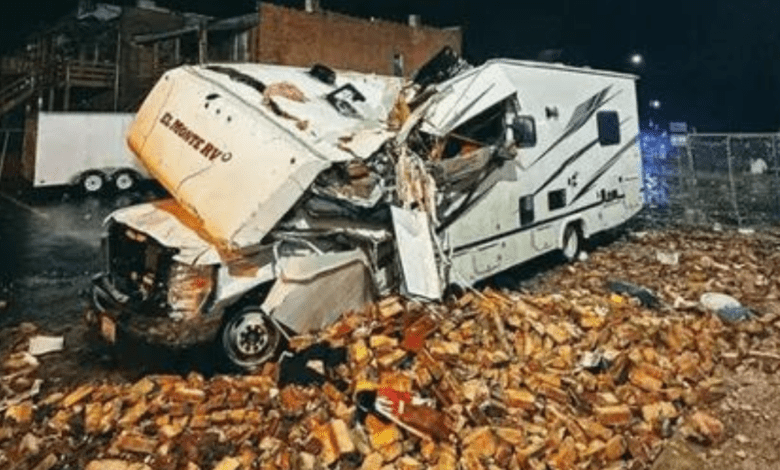 Banda brasileira tem veículo destruído por tornado nos EUA