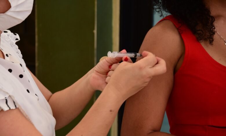 A proteção contra a Covid-19 é aplicada em todas as unidades básicas e no Postão de segunda a sexta-feira