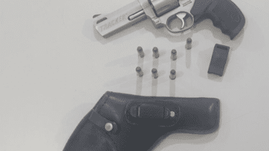 Motorista é detido com arma e munições em estacionamento em Barretos