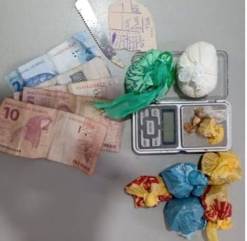 Polícia cumpri mandado de busca em residência