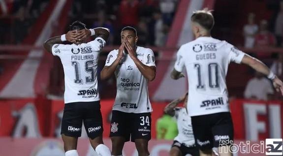 Corinthians empata com Argentinos Jrs, mesmo com um a mais e se complica na Libertadores