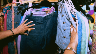 Brechós e bazares: uma comparação entre as opções de compra de roupas usadas