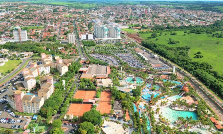 Marcado por três finais de semana prolongados, o mês de abril tem movimentado a hotelaria e o setor de Turismo