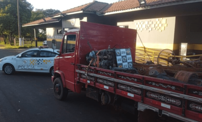 Polícia Rodoviária apreende caminhão com peças de veículos em situação irregular