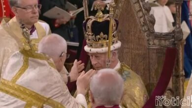 Rei Charles III é coroado