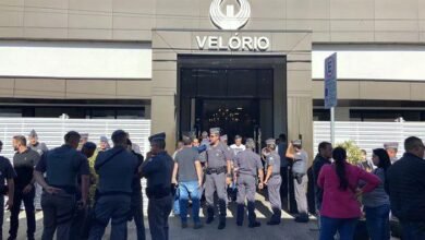 Policiais mortos por sargento em Salto são enterrados