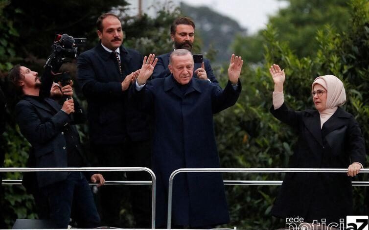 Turquia reelege presidente Erdogan, que fica por mais cinco anos