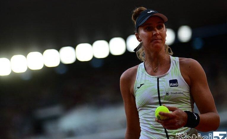 Bia Haddad caí na semifinal de Roland Garros para Iga Swiatek