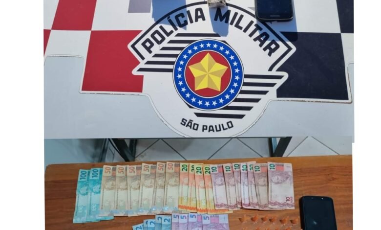 Suspeito de tráfico tenta fugir, mas é detido pela PM