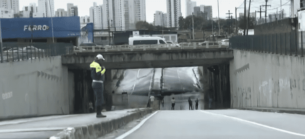 Homem morre ao tentar passar em túnel alagado