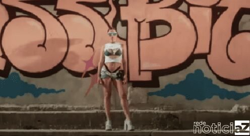 Anitta sensualiza em nova música “Funk Rave”; Veja