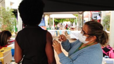 Vacinaço contra gripe e Covid-19, com Bivalente, é realizada no North Shopping Barretos