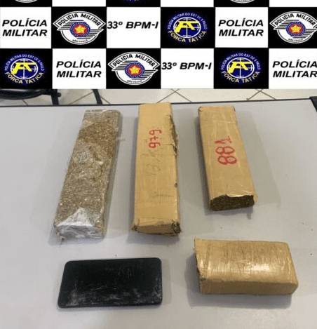 Polícia Militar detém casal e apreende 3kg de maconha