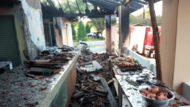 Corpo de Bombeiros controla incêndio em propriedade rural