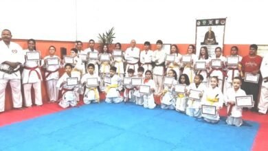 Cerimônia de entrega de certificados e faixas é realizada no Rochão