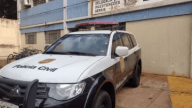 Veículo furtado é recuperado em estado precário