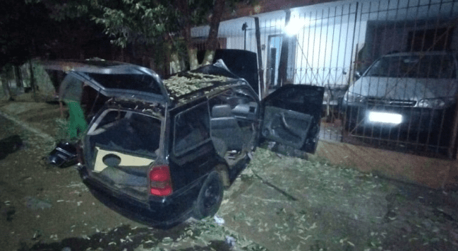 Bombeiros resgatam vítima presa às ferragens após acidente