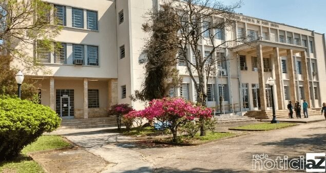 Professor Universitário é Demitido após Assédio Sexual a Aluna por Meio de Mensagens