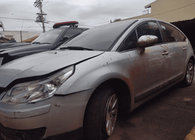 Preso homem de 35 anos com carro furtado após tentativa de fuga